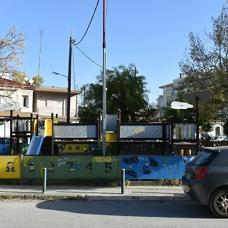 Comfortable Opposite The Park Appartamento Tríkala