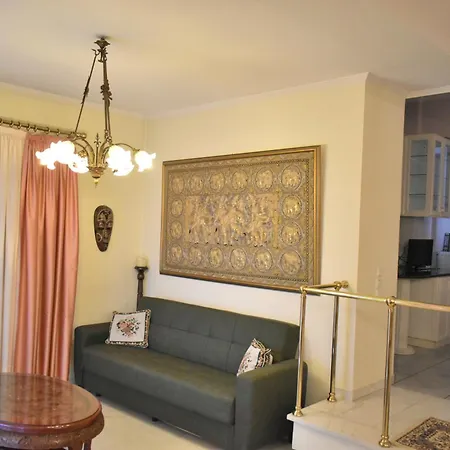 Comfortable Opposite The Park *