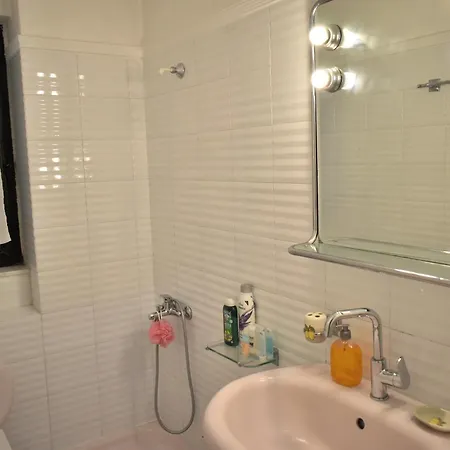 Comfortable Opposite The Park *