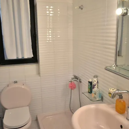 Comfortable Opposite The Park *