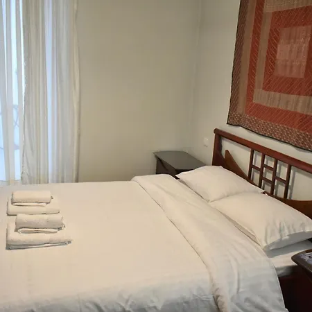 Comfortable Opposite The Park *